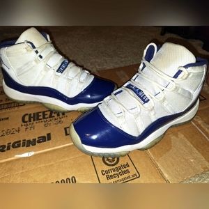 Jordan 11 Retro UNC Win Like 82 University & Midnight Blue. Size 6Y/7.5W.